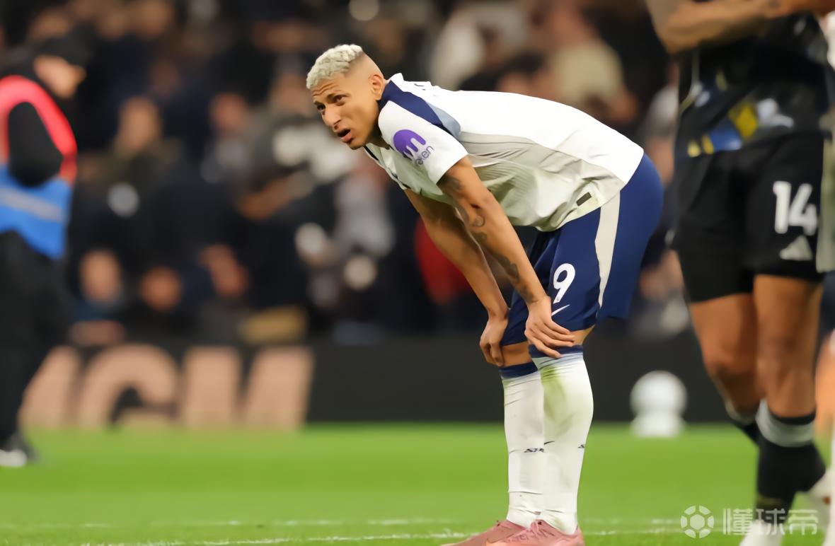 伦敦足球：里沙利松陷入无人待见的处境，只剩巴甲一条路可走